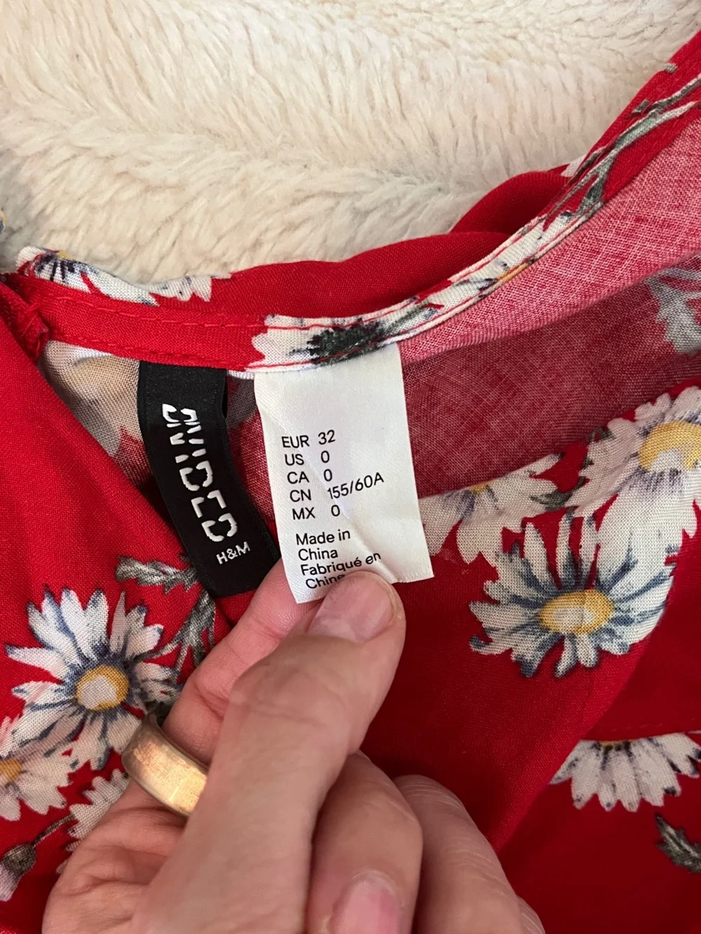 H&M bold red